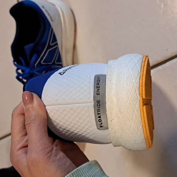 Mens 11 running shoes - Picture 6 of 8